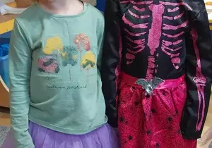 Dzieci w strojach halloween