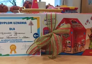 Zdjęcie nagrody i dyplomu dla Miejskiego Przedszkola numer 13