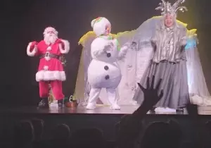Aktorzy podczas występu.