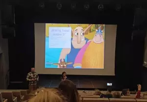 Na zdjęciu jest ekran kinowy z bajką Wiking Tappi