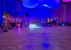 dzieci występują dla Mamy i Taty