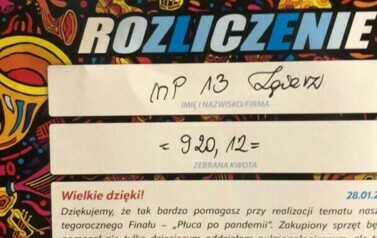 Zdjęcie rozliczenia z Wielkiej Orkiestry Świątecznej Pomocy. Kwota zebrana 920 złotych
