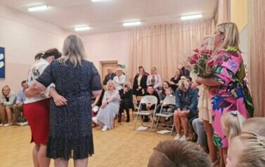 r&oacute;dzice dziękują  Pani dyrektor, Pani wicedyrektor oraz nauczycielom.