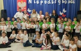 Wsp&oacute;lne zdjęcie przed dekoracją.