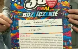 Zdjęcie rozliczenia Wielkiej Orkiestry Świątecznej Pomocy. Zebraliśmy 802,75.