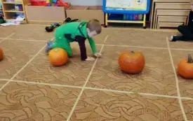 Dzieci biorą udział w zawodach sportowych