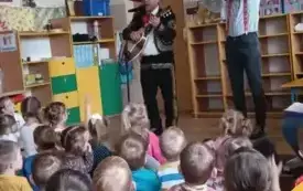 Hiszpan gra na mandolinie