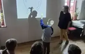 Odczytywanie woskowych kształt&oacute;w.