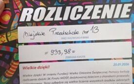 Zdjęcie rozliczenia Wielkiej Orkiestry Świątecznej Pomocy. Zebraliśmy 933 złotych..
