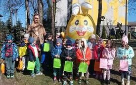 Zdjęcie grupy trzeciej z zajączkiem