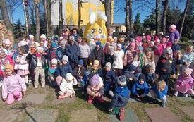 Zdjęcie grupowe przy zajączku