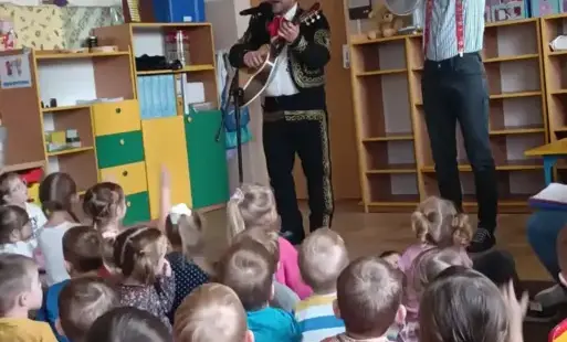 Hoszpan gra na mandolinie