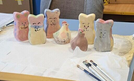 Zdjęcie figurek ceramicznych