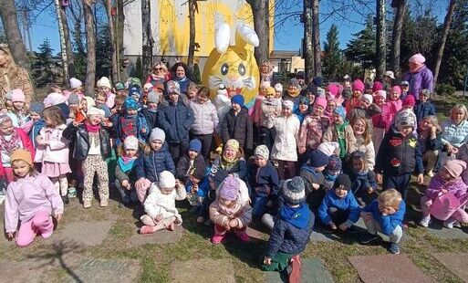 Zdjęcie grupowe przy zajączku