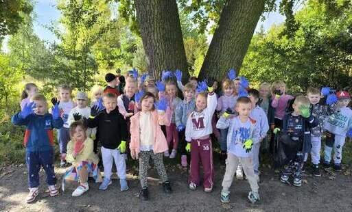 Zdjęcie grupowe z akcji sprzątania świata 