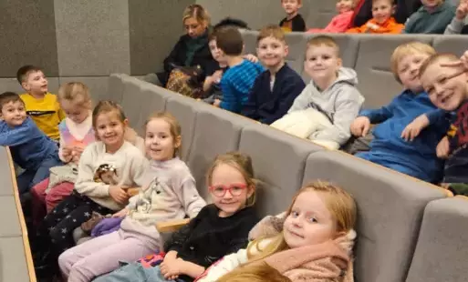Zdjęcie do Wyjście dzieci z grupy VII i VIII do kina w Starym Młynie